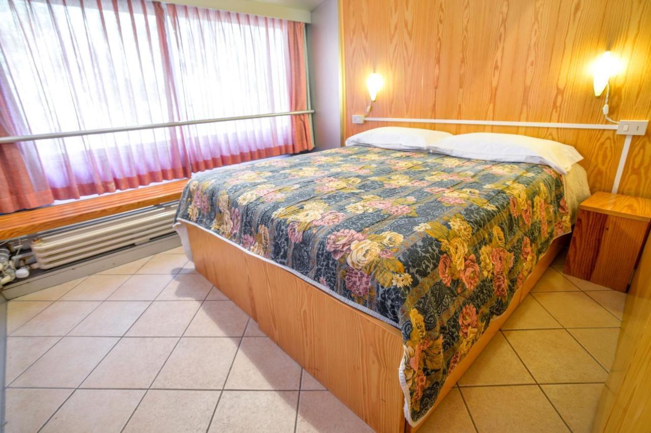 Res. Sole Alto Appartamenti Solandra Mezzana  Εξωτερικό φωτογραφία