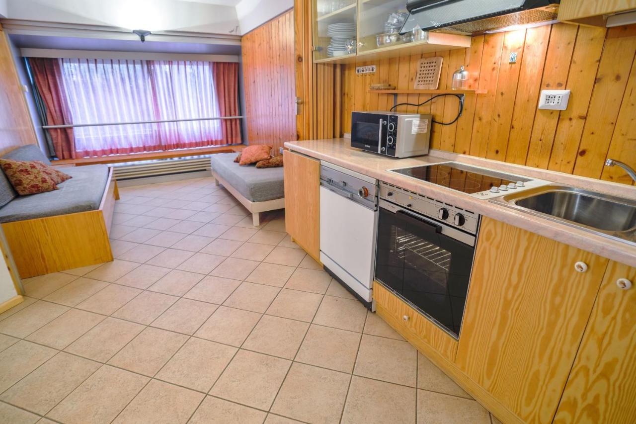 Res. Sole Alto Appartamenti Solandra Mezzana  Εξωτερικό φωτογραφία
