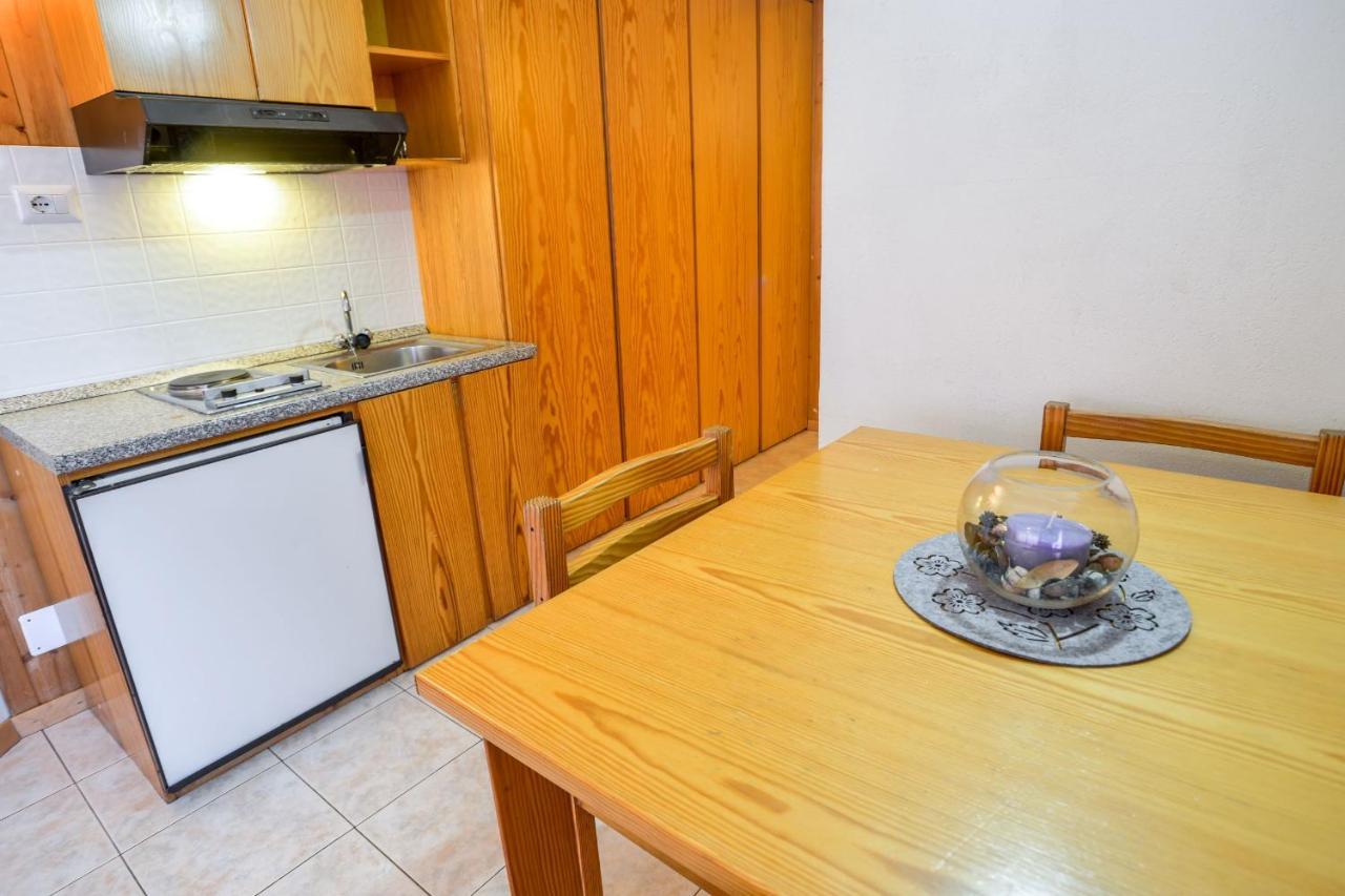 Res. Sole Alto Appartamenti Solandra Mezzana  Εξωτερικό φωτογραφία