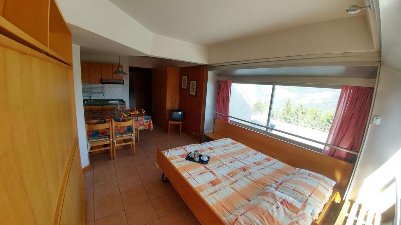 Res. Sole Alto Appartamenti Solandra Mezzana  Εξωτερικό φωτογραφία