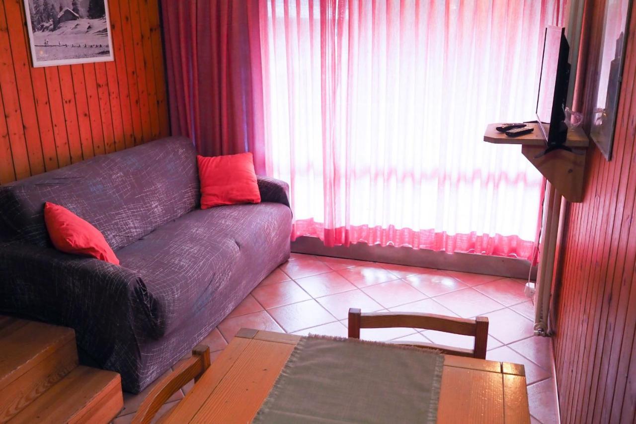 Res. Sole Alto Appartamenti Solandra Mezzana  Εξωτερικό φωτογραφία